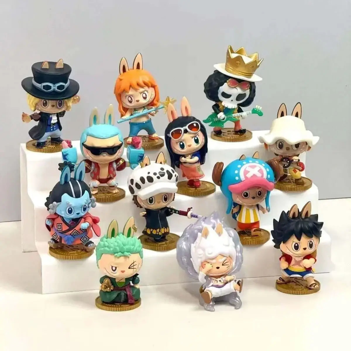 Collection de figurines Surprise One Piece Labubu avec plusieurs personnages à collectionner.