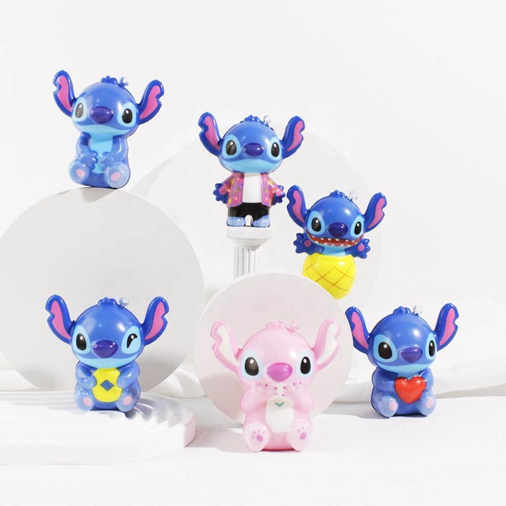 Collection de porte-clés Squishy Stitch Kawaii colorés, parfaits pour les amateurs d’accessoires mignons.