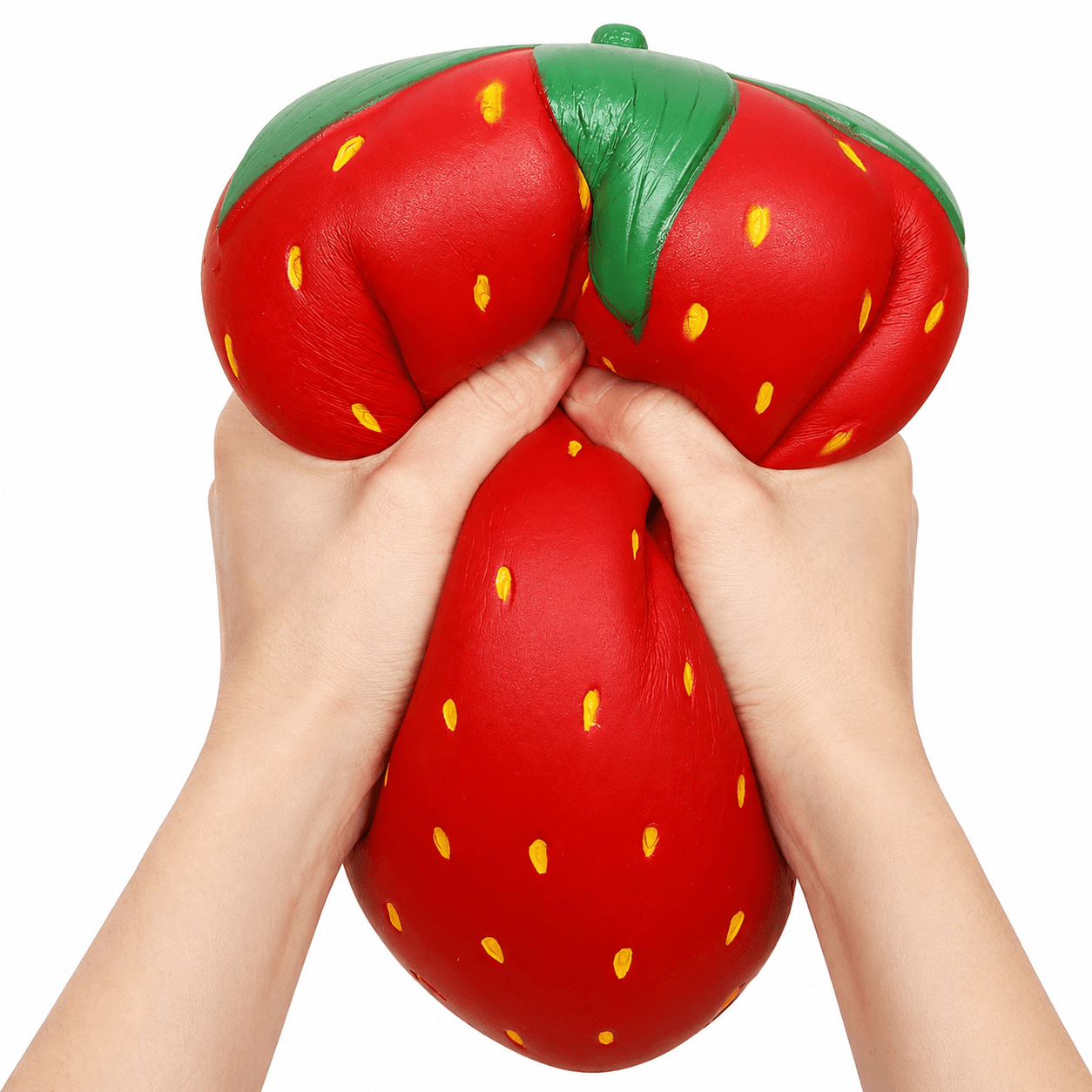 Main pressant un Squishy Fraise XXL Anti-Stress à texture ultra douce et à remontée lente.