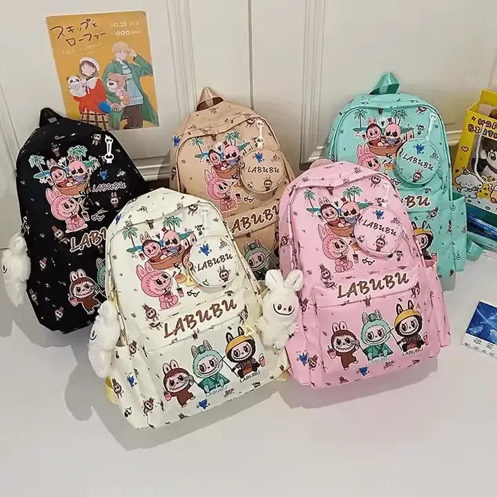 Collection de cartables Labubu kawaii avec plusieurs modèles colorés pour l'école et les loisirs.