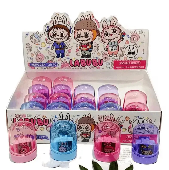 Taille-crayon Labubu kawaii avec réservoir intégré, accessoire scolaire pratique et original pour l'école.