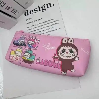Trousse Labubu rose kawaii avec design adorable et fermeture sécurisée pour l'école.