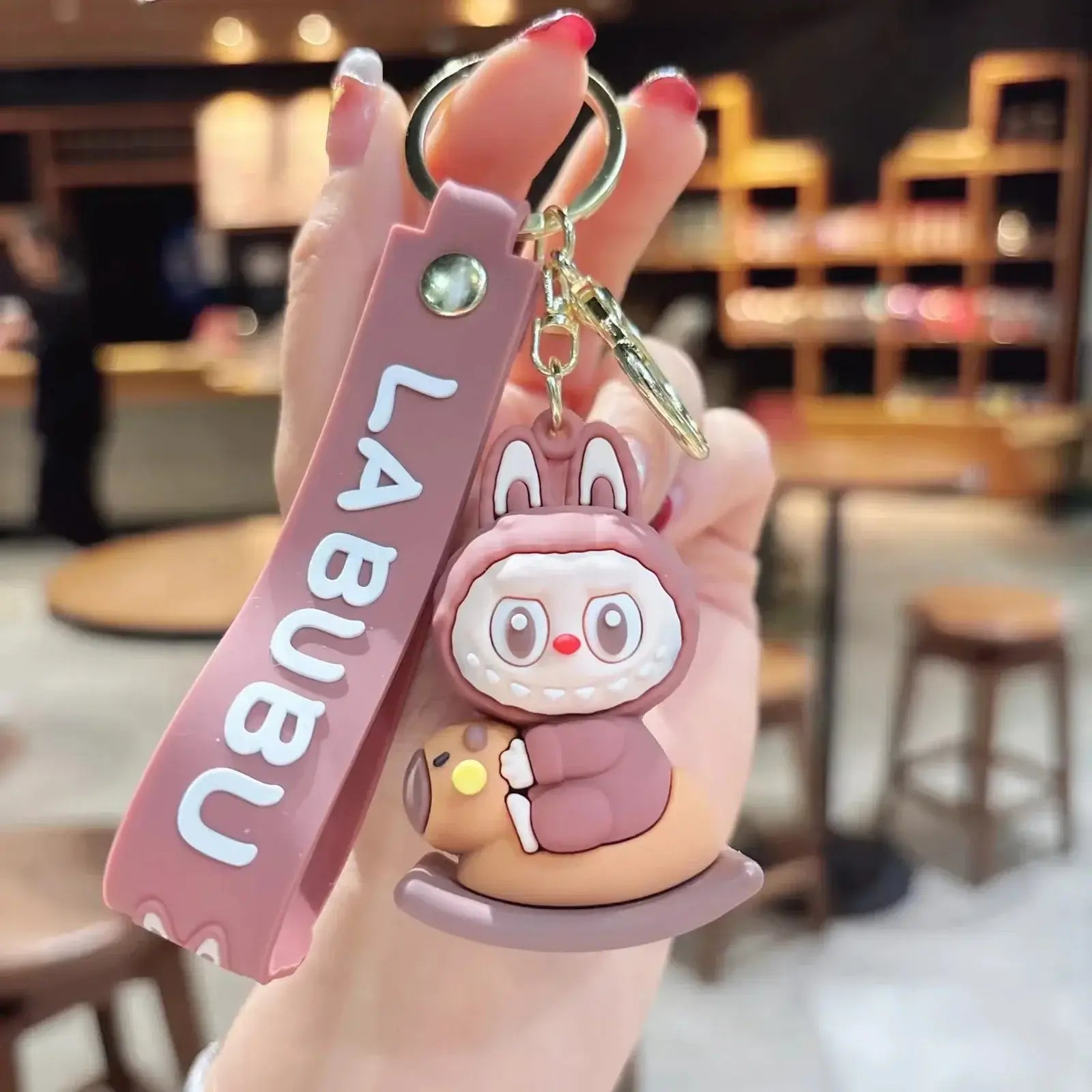 Porte-clés Labubu rose kawaii avec personnage adorable, parfait comme cadeau ou accessoire de mode.