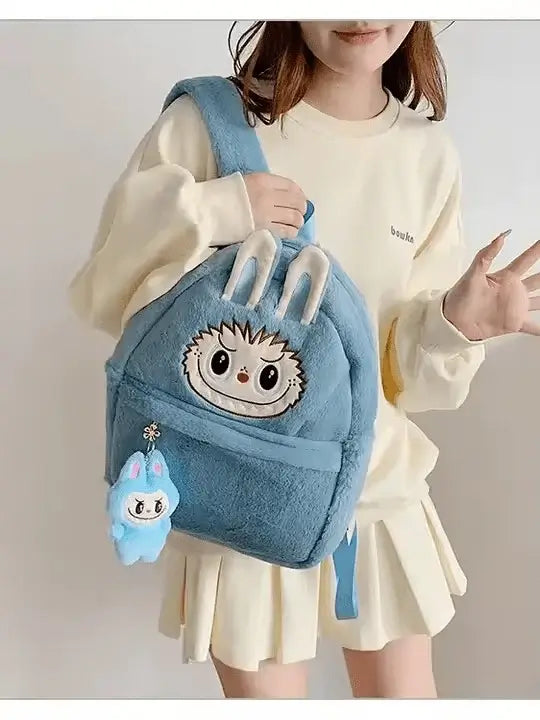 Sac à dos peluche Labubu bleu kawaii, confortable et idéal pour transporter les petits objets du quotidien.