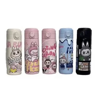 Collection de thermos Labubu kawaii avec plusieurs designs colorés, idéale pour boissons chaudes et froides.