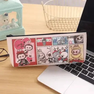 Trousse Labubu couleur pêche au design kawaii, parfaite pour organiser les fournitures scolaires.