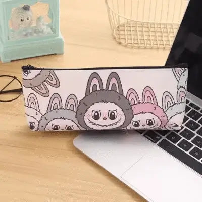 Trousse Labubu violette kawaii, légère et pratique pour l'école, le bureau ou les déplacements.